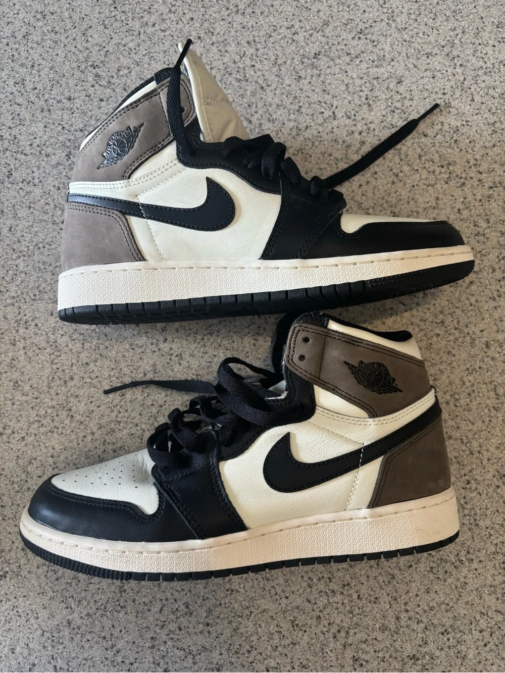 Air Jordan 1 Retro High OG "DARK MOCHA" Kid’s Size 6.5/Woman’s Size 8, LIKE NEW - Picture 3 of 11
